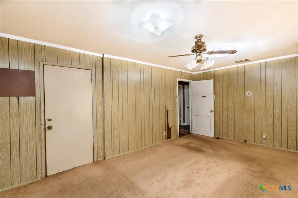 921 Robertson Street Gonzales, TX 78629