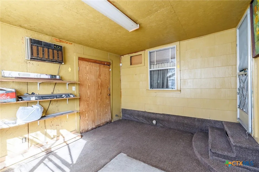 921 Robertson Street Gonzales, TX 78629