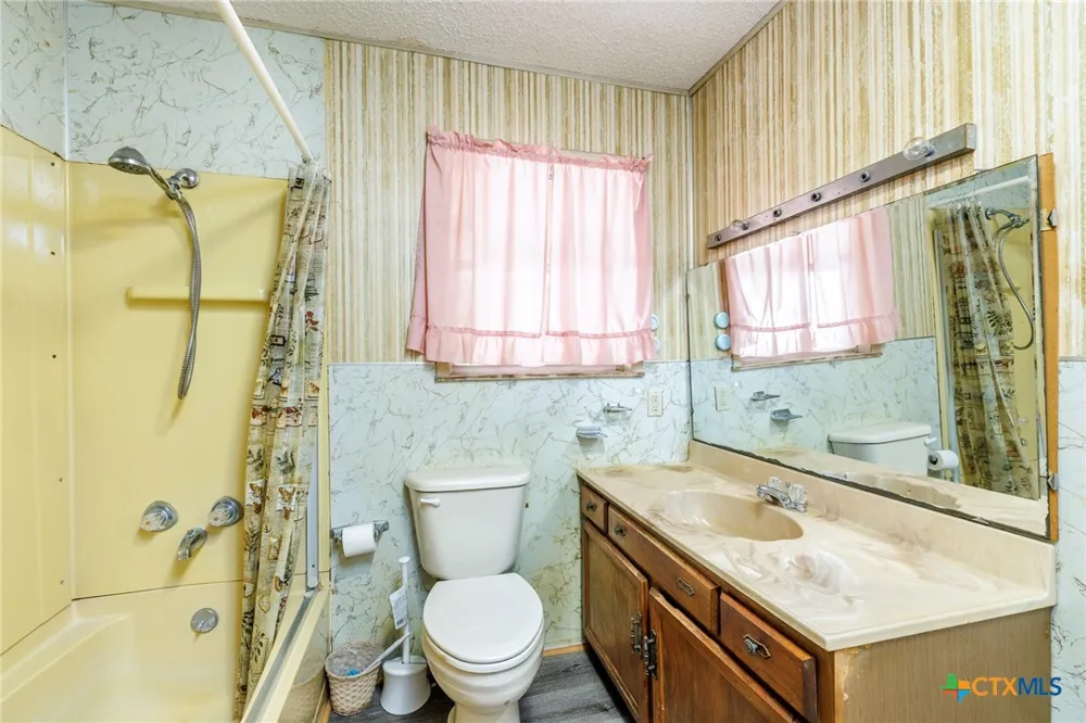 921 Robertson Street Gonzales, TX 78629