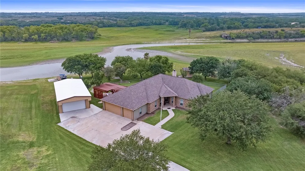 173 David Sandia, TX 78383