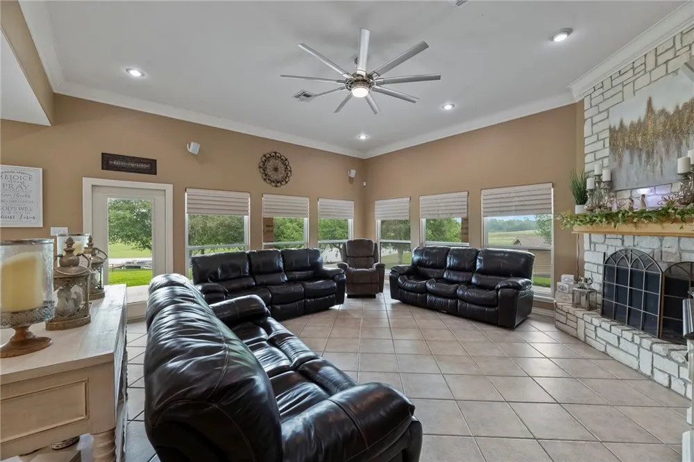 173 David Sandia, TX 78383