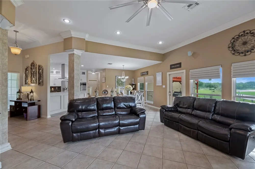 173 David Sandia, TX 78383