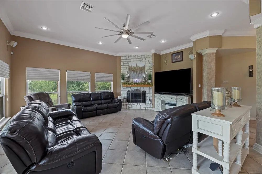 173 David Sandia, TX 78383