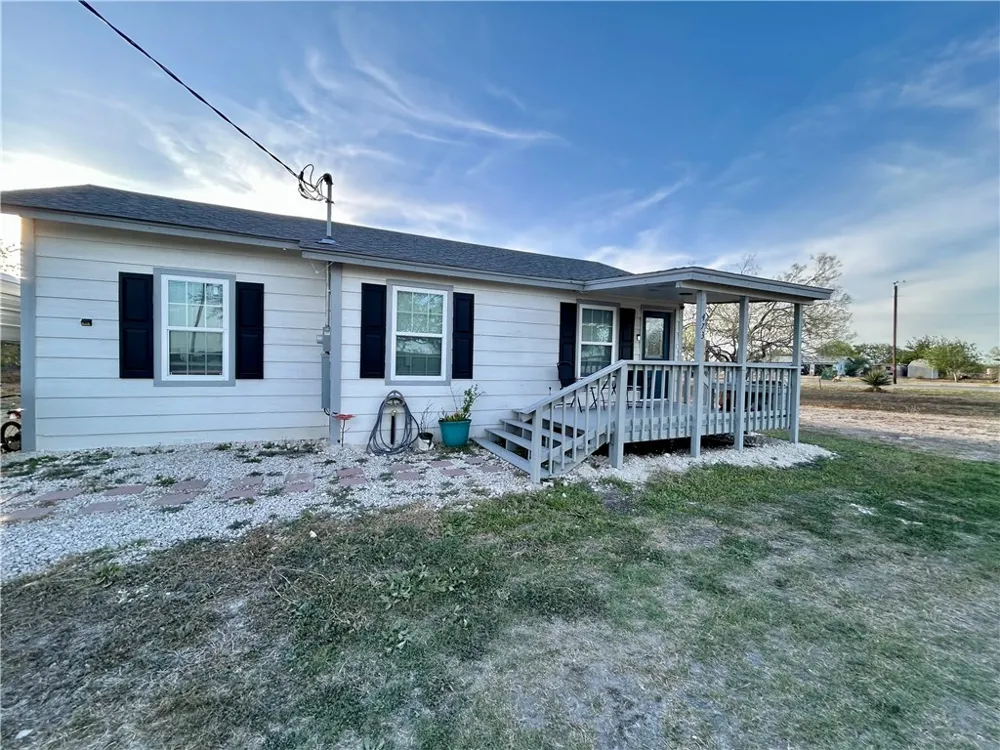 473 E County Road 303 Orange Grove, TX 78372