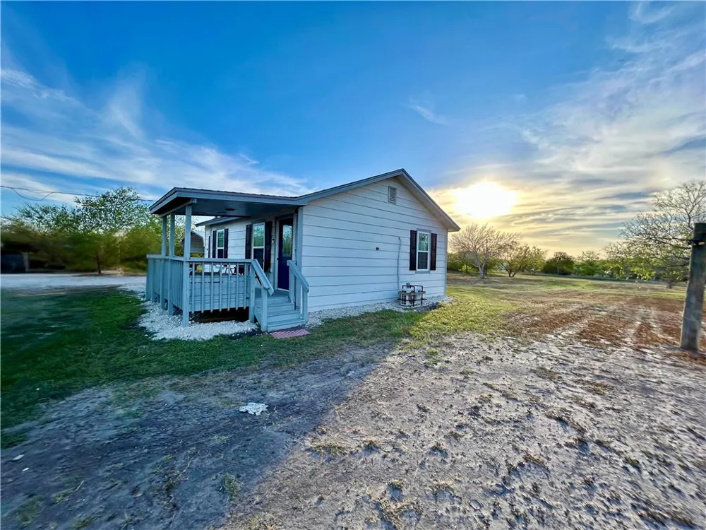 473 E County Road 303 Orange Grove, TX 78372