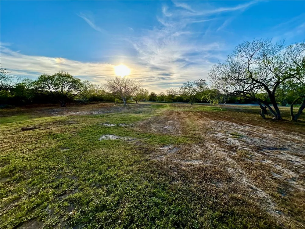473 E County Road 303 Orange Grove, TX 78372