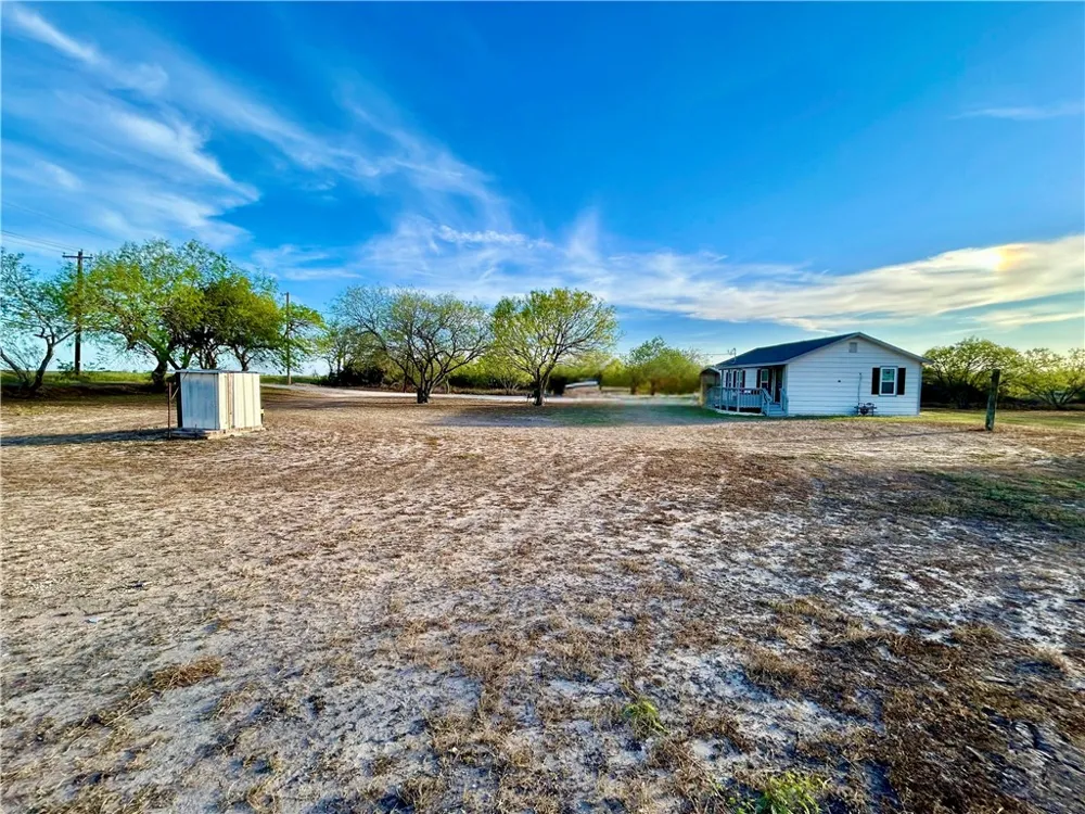 473 E County Road 303 Orange Grove, TX 78372