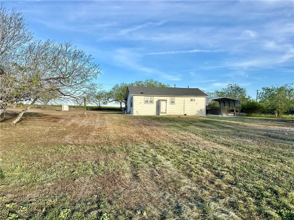 473 E County Road 303 Orange Grove, TX 78372