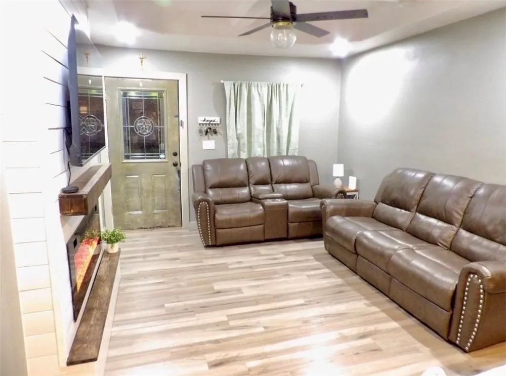 473 E County Road 303 Orange Grove, TX 78372