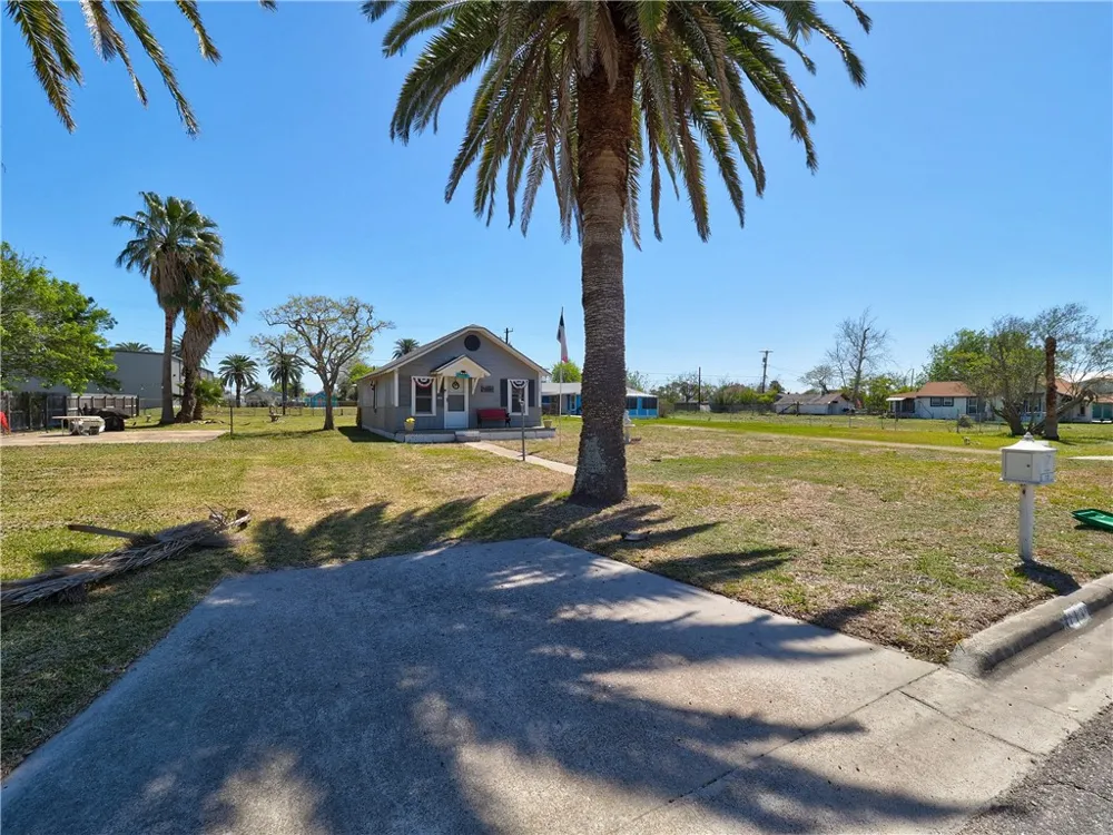 1139 S Houston Street Aransas Pass, TX 78336