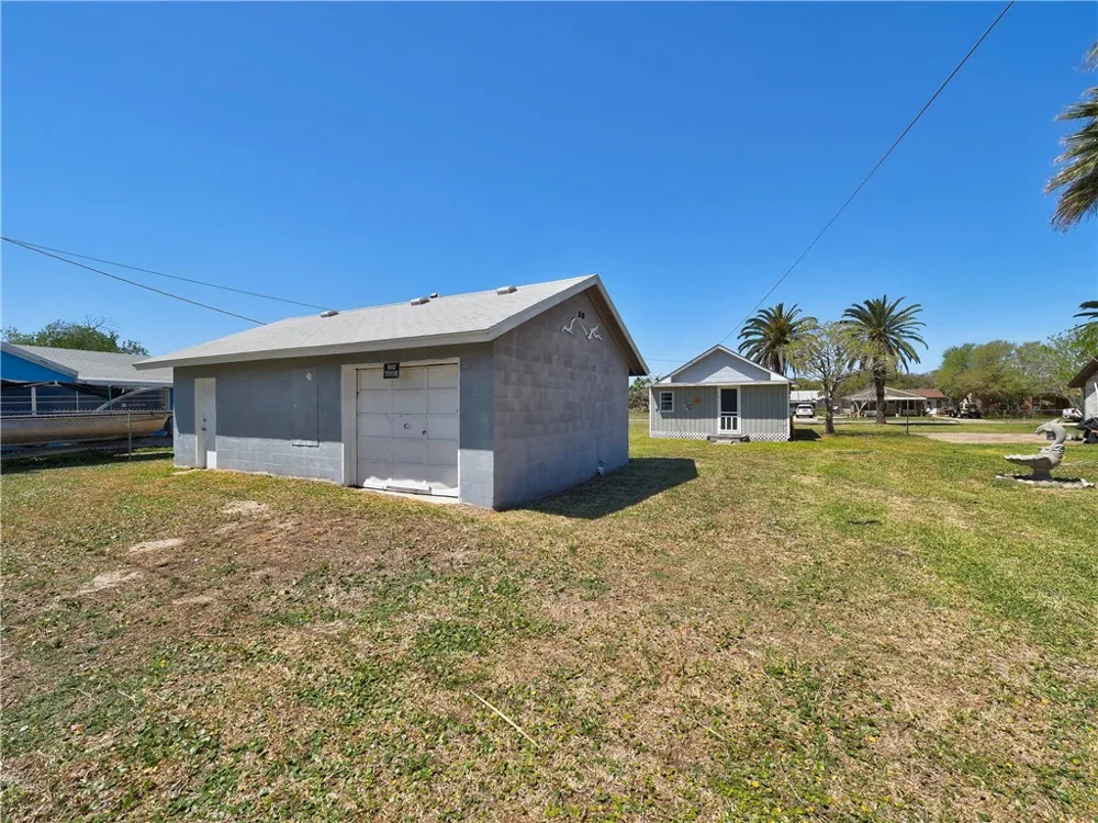 1139 S Houston Street Aransas Pass, TX 78336
