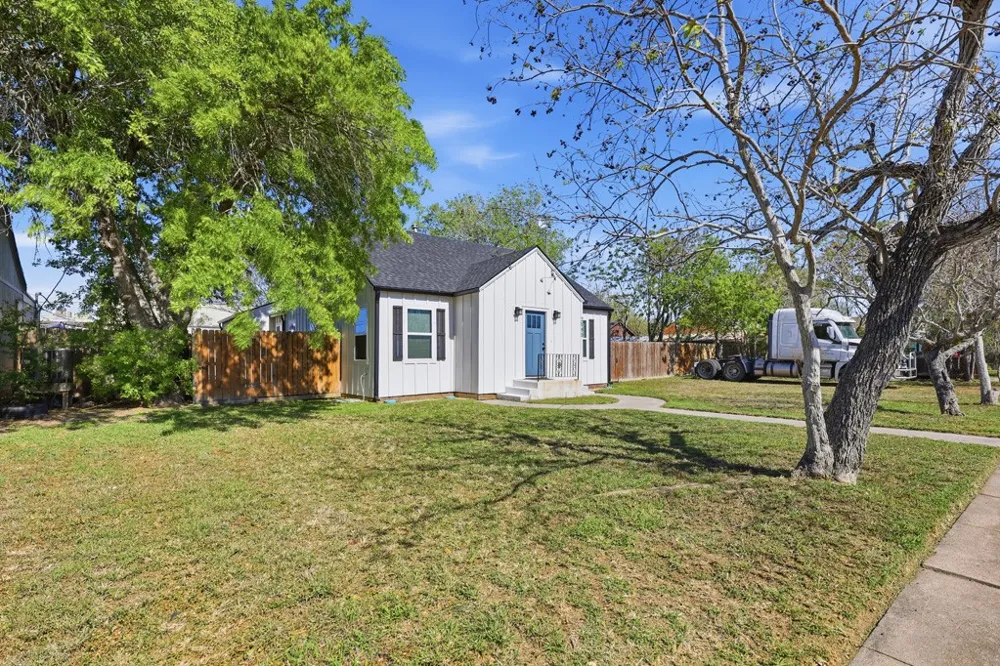 2585 San Angelo Avenue Ingleside, TX 78362