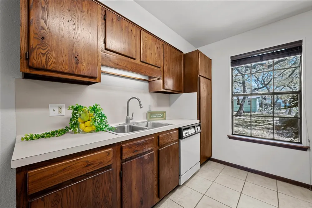 606 N Seventh St Fulton, TX 78358