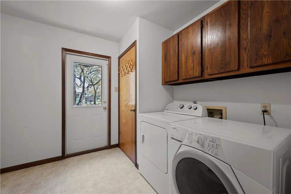 606 N Seventh St Fulton, TX 78358
