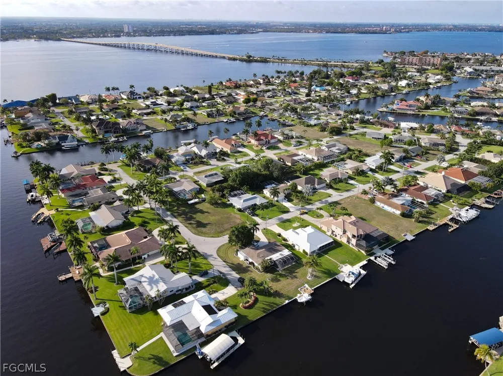 SE 19th Avenue Cape Coral, FL 33904