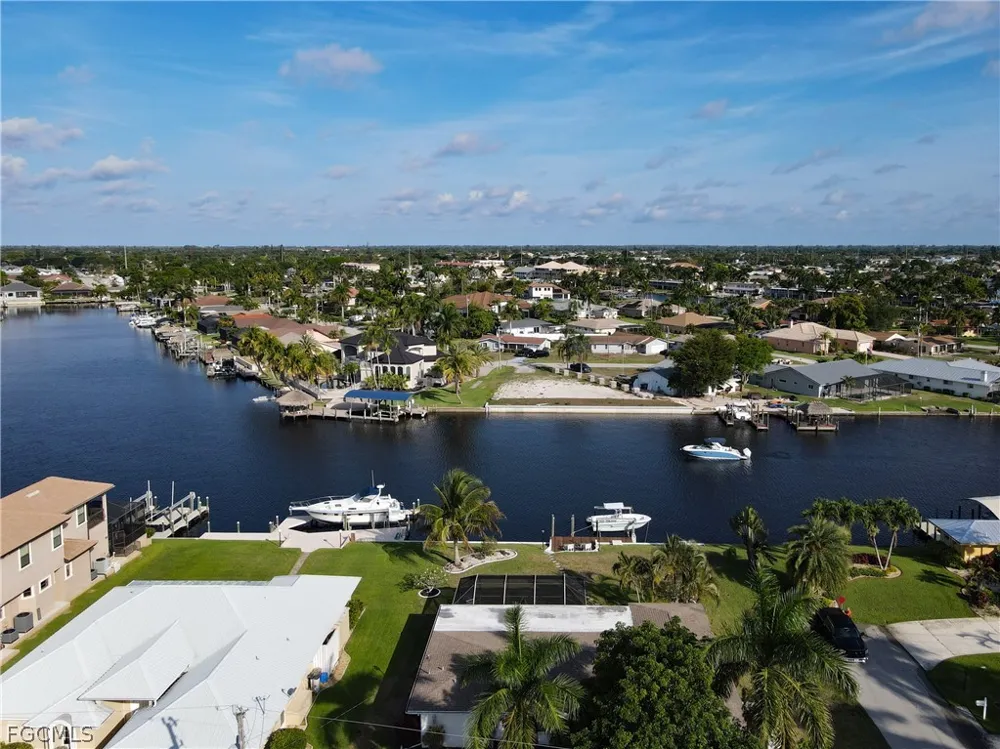 SE 19th Avenue Cape Coral, FL 33904