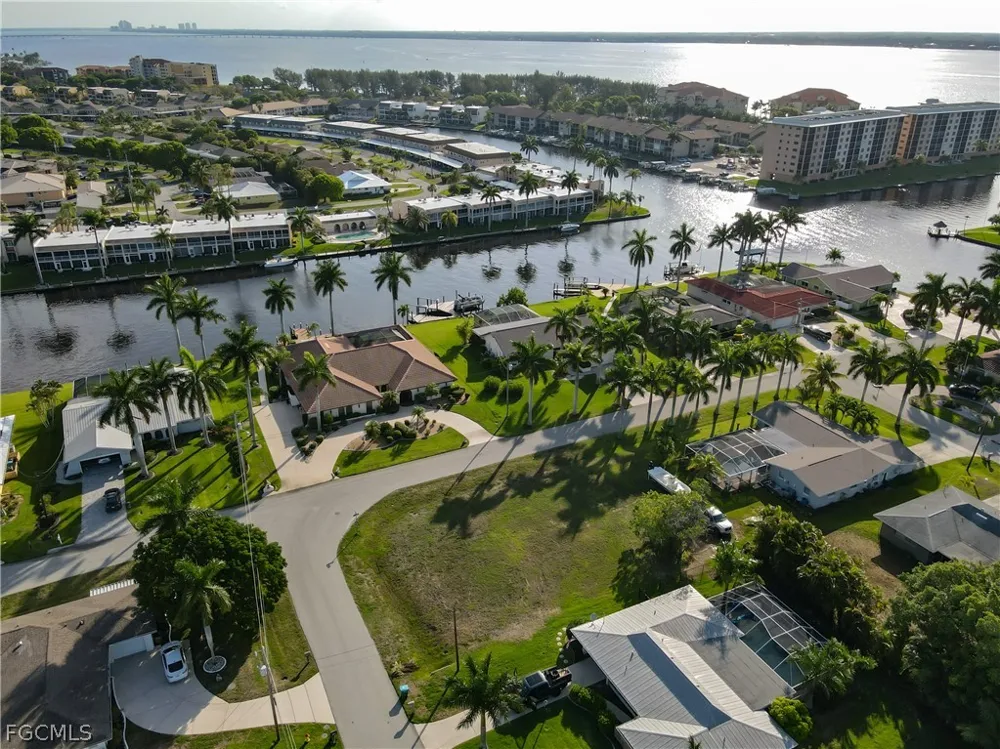 SE 19th Avenue Cape Coral, FL 33904