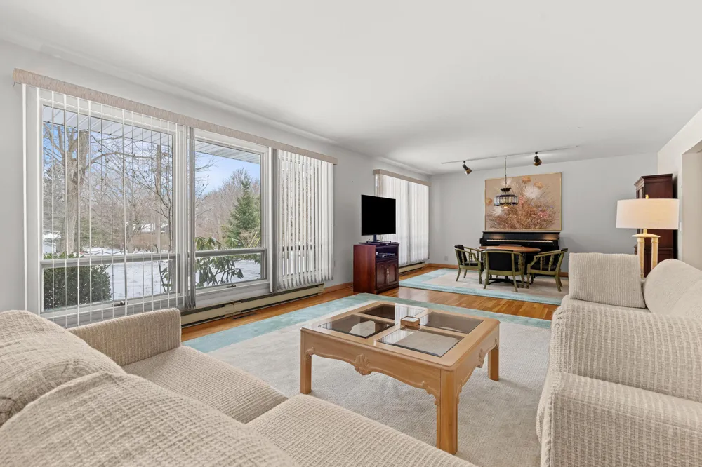 2095 Lakeshore Drive Fennville, MI 49408