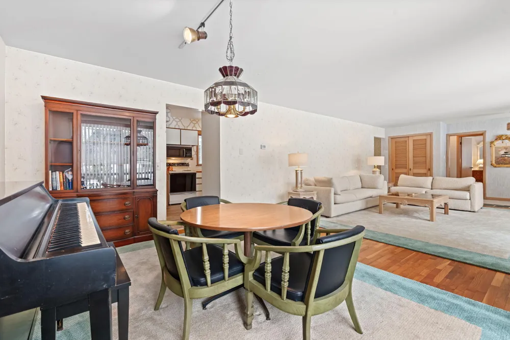 2095 Lakeshore Drive Fennville, MI 49408