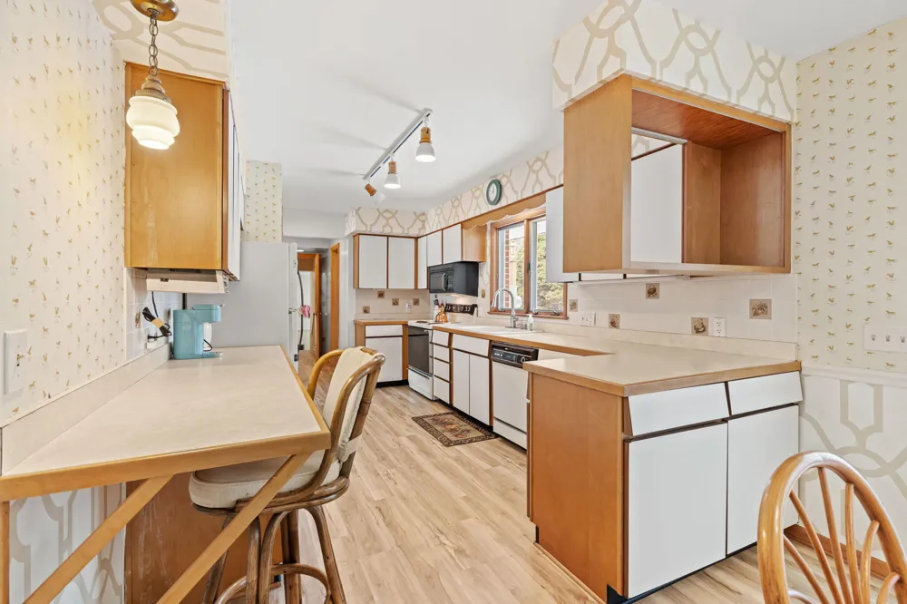 2095 Lakeshore Drive Fennville, MI 49408