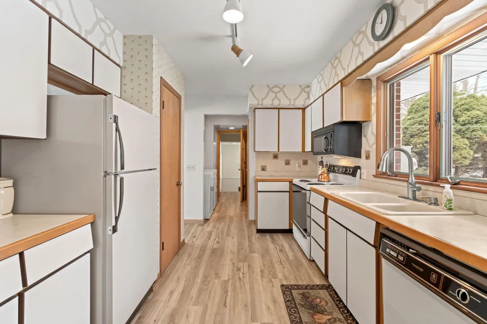 2095 Lakeshore Drive Fennville, MI 49408