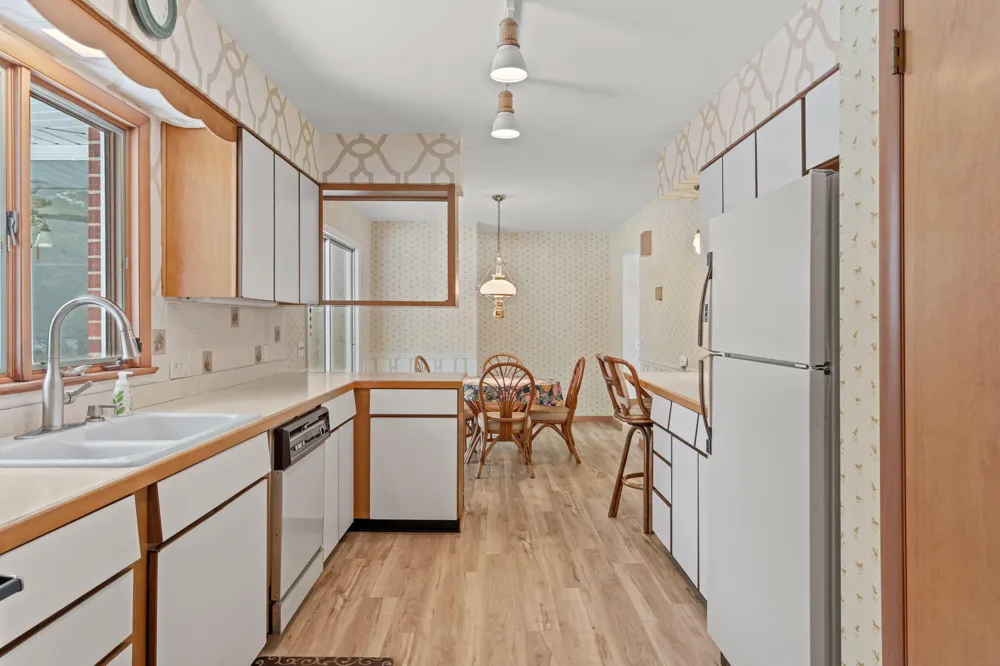 2095 Lakeshore Drive Fennville, MI 49408