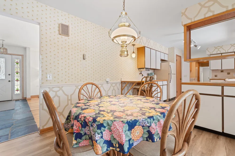 2095 Lakeshore Drive Fennville, MI 49408