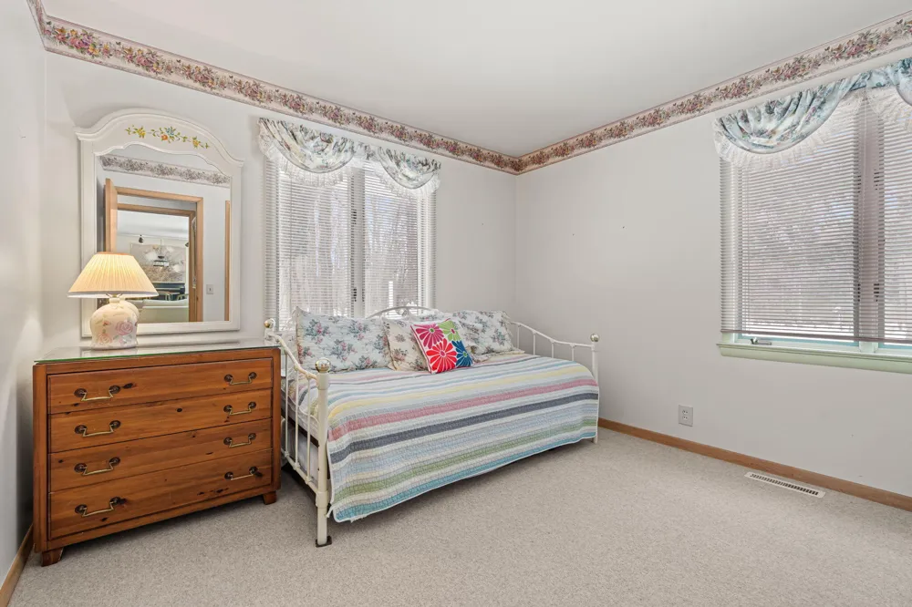 2095 Lakeshore Drive Fennville, MI 49408