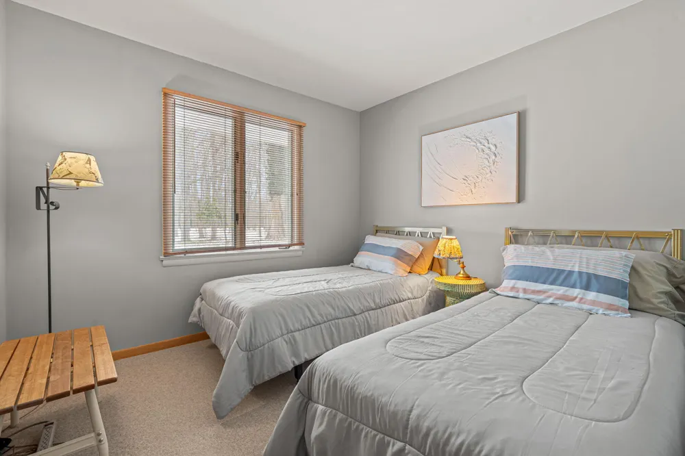 2095 Lakeshore Drive Fennville, MI 49408