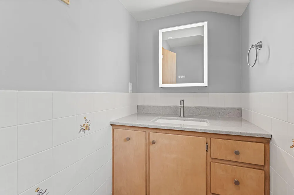 2095 Lakeshore Drive Fennville, MI 49408