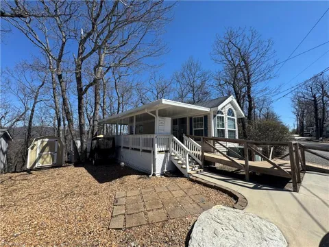 438 Dogwood Circle