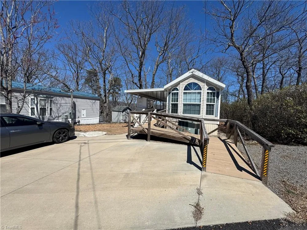 438 Dogwood Circle Traphill, NC 28685