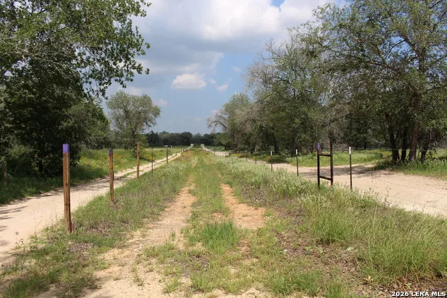 24222 Mathis Elmendorf, TX 78112