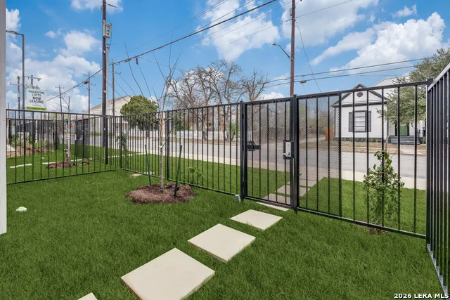 330 E Carson St San Antonio, TX 78208