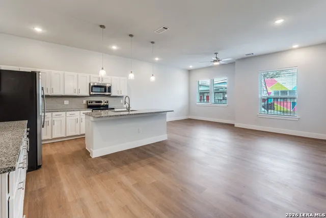 330 E Carson St San Antonio, TX 78208