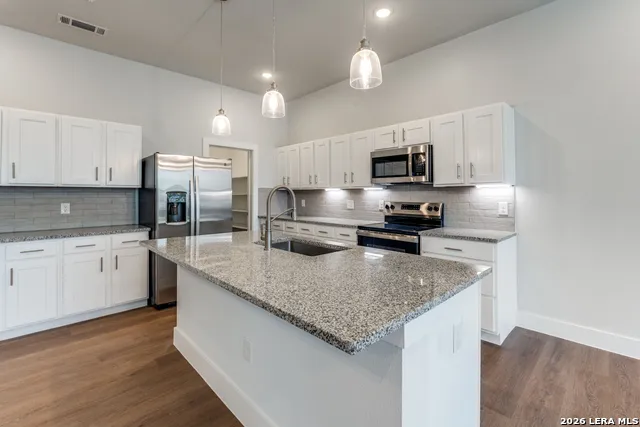 330 E Carson St San Antonio, TX 78208