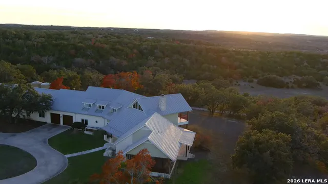 1141 Currie Road Wimberley, TX 78676