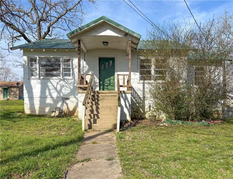 408 Estes Avenue