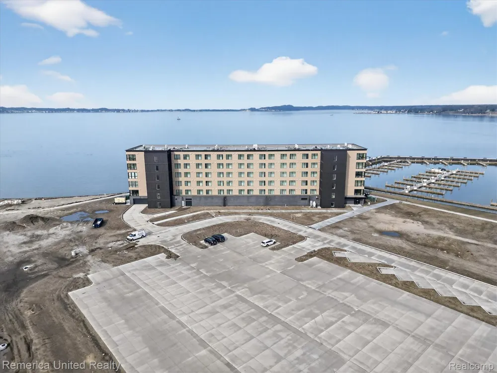 901 Adelaide Circle #602 Muskegon City, MI 49441