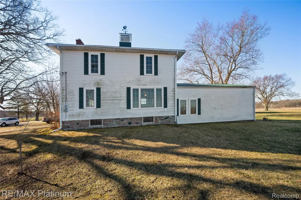1136 S Nichols Road Clayton Charter Township, MI 48473