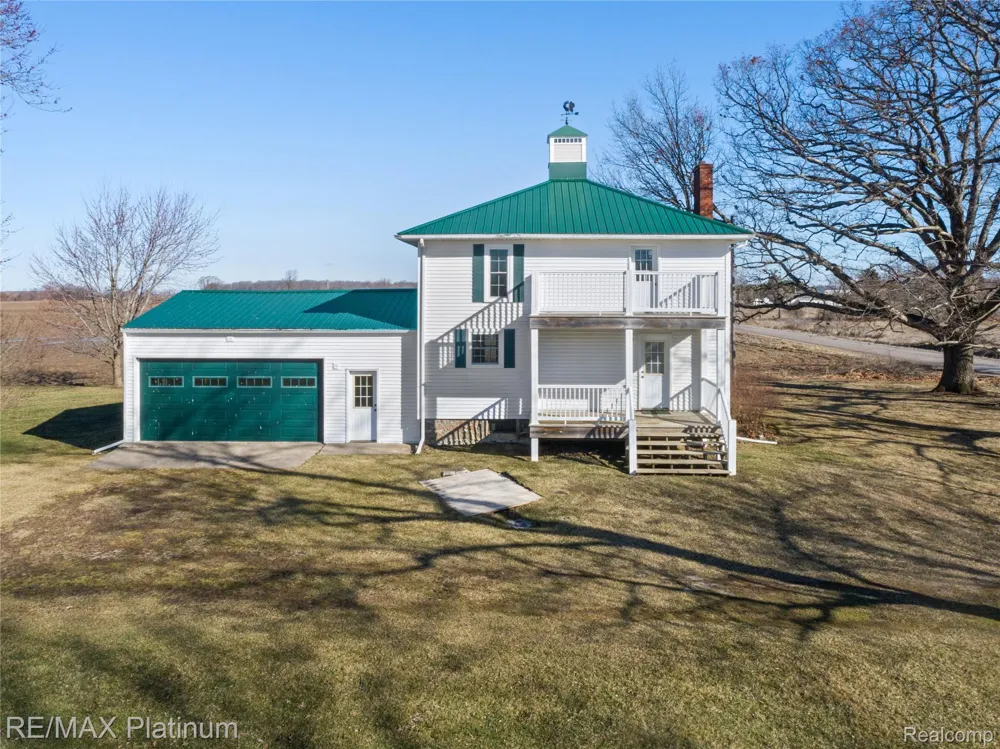 1136 S Nichols Road Clayton Charter Township, MI 48473