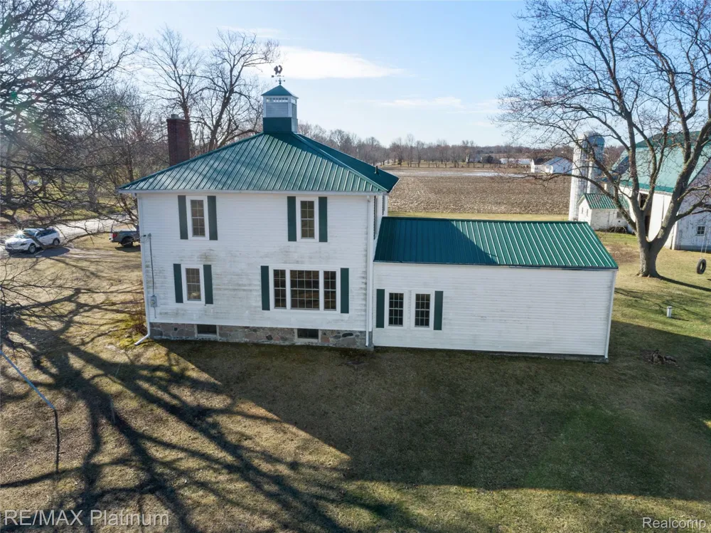 1136 S Nichols Road Clayton Charter Township, MI 48473