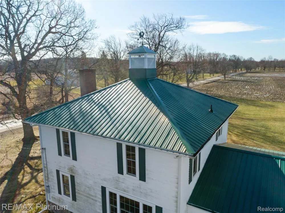 1136 S Nichols Road Clayton Charter Township, MI 48473