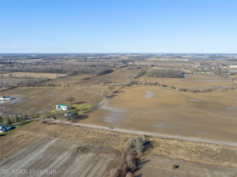 1136 S Nichols Road Clayton Charter Township, MI 48473