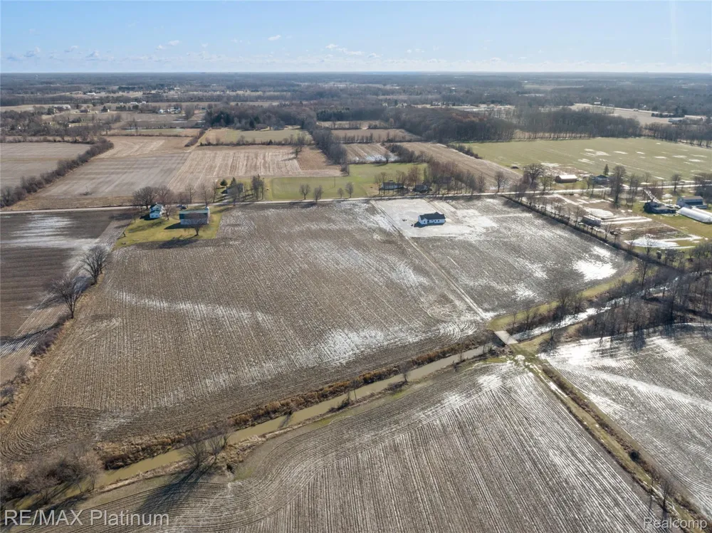 1136 S Nichols Road Clayton Charter Township, MI 48473
