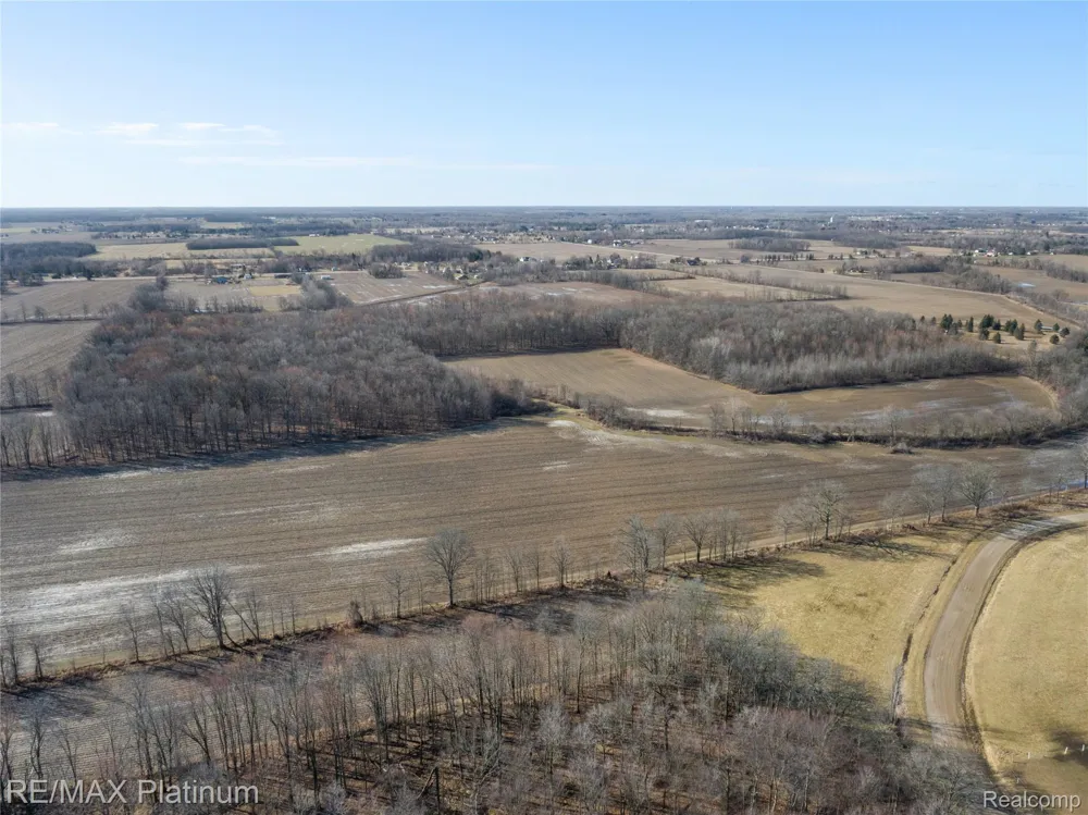 1136 S Nichols Road Clayton Charter Township, MI 48473