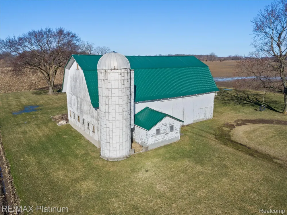 1136 S Nichols Road Clayton Charter Township, MI 48473
