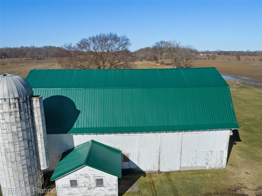 1136 S Nichols Road Clayton Charter Township, MI 48473