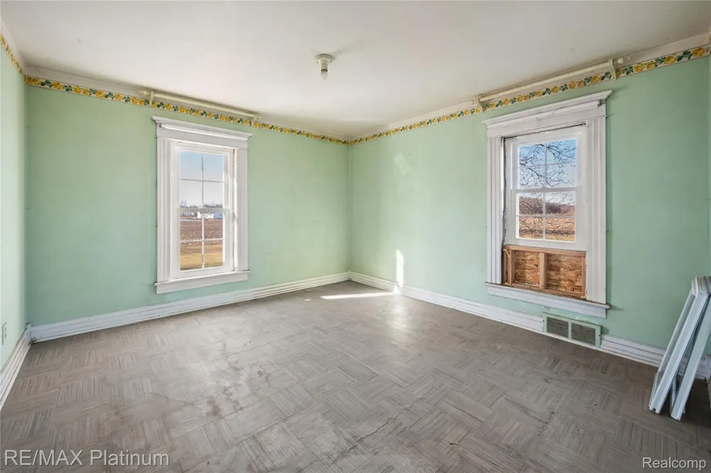 1136 S Nichols Road Clayton Charter Township, MI 48473