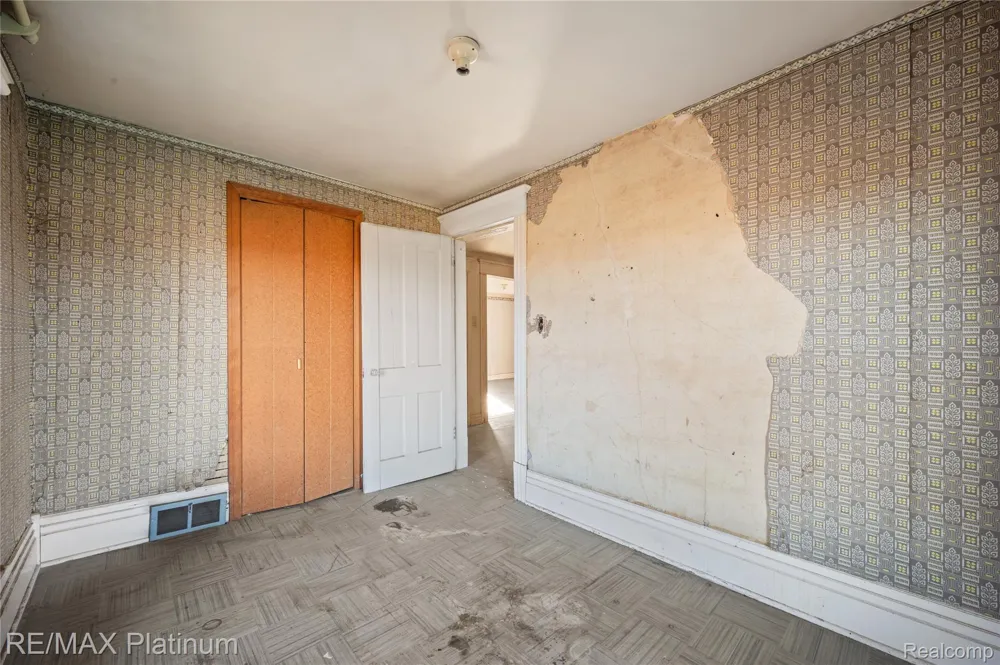 1136 S Nichols Road Clayton Charter Township, MI 48473